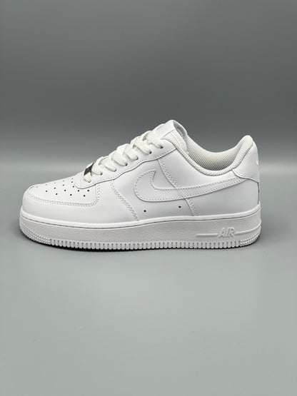 Nike Air Force 1 Triple White