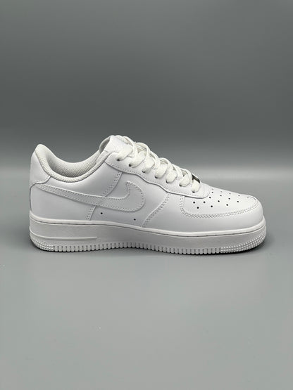 Nike Air Force 1 Triple White